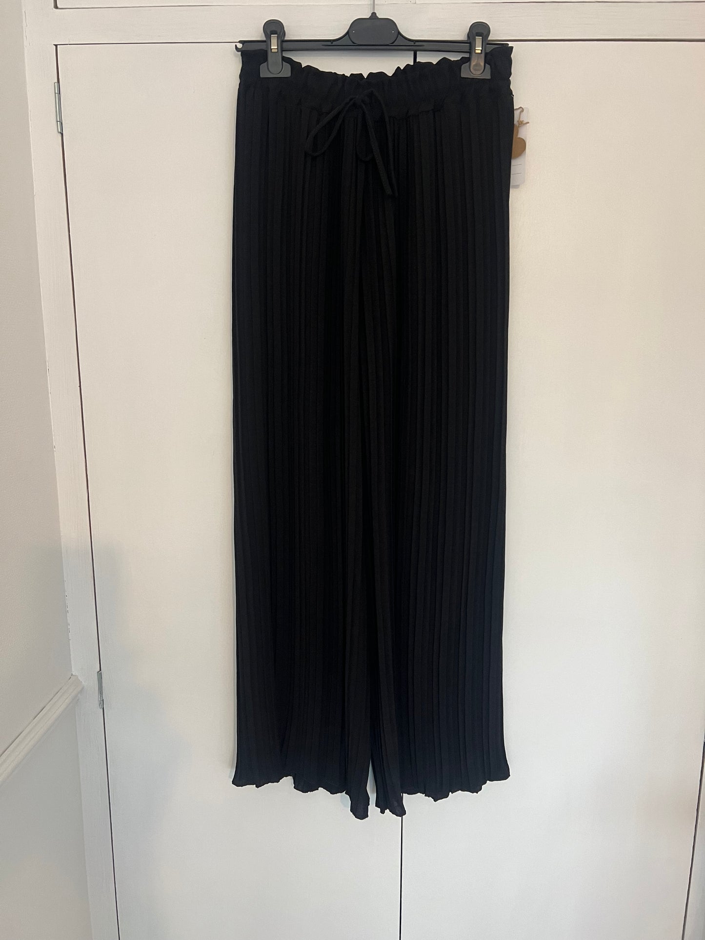 WIDE LEG PLISSE TROUSERS BLACK