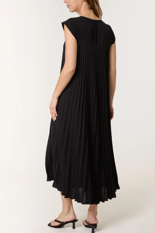 PLEATED MAXI DRESS BLACK