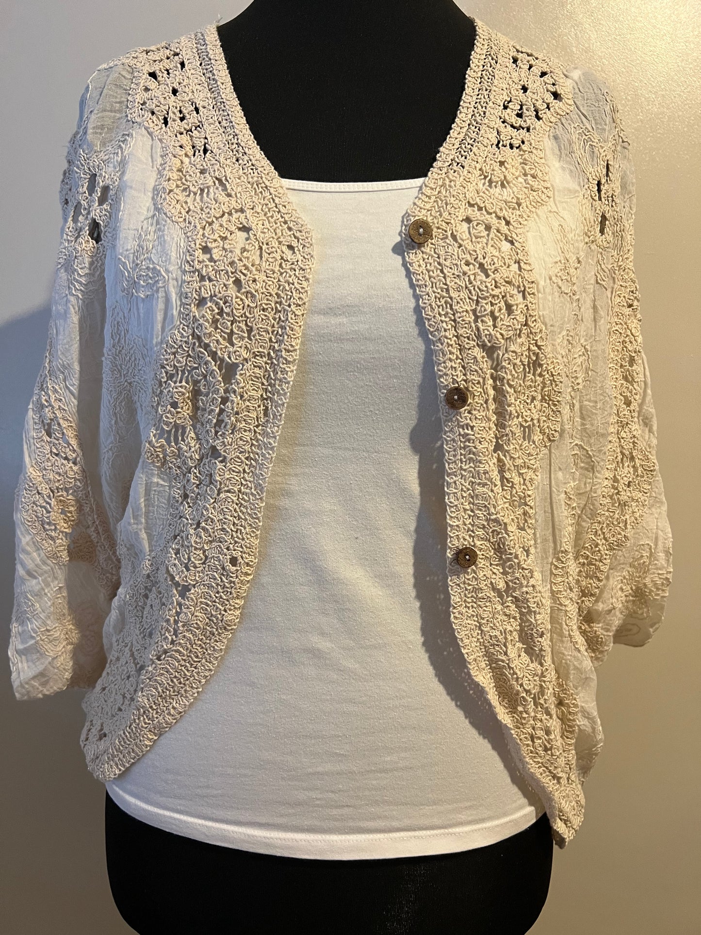CROCHET/EMBROIDERED BATWING CARDI CREAM