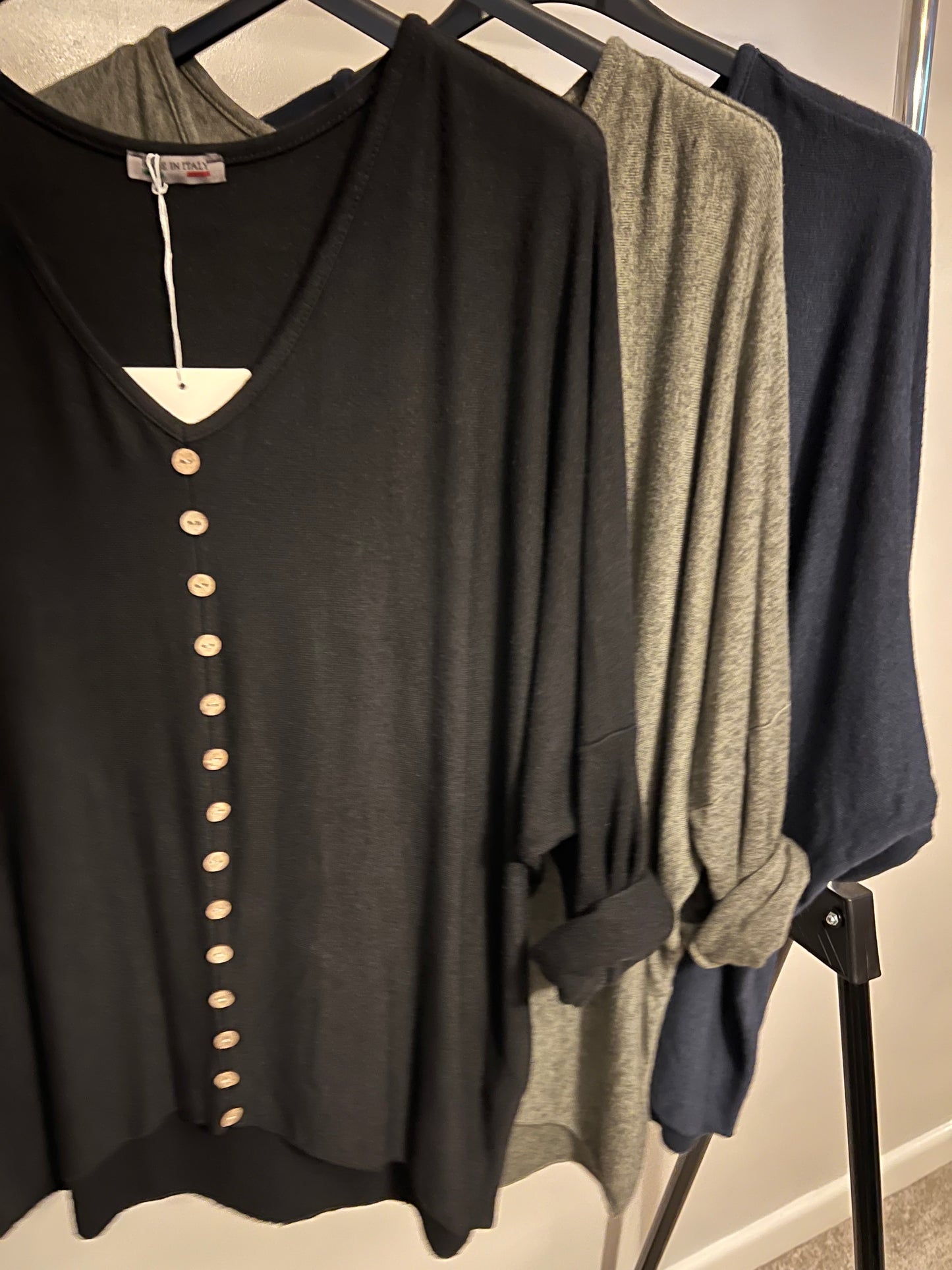 SUPER SOFT BUTTON DETAIL TOP