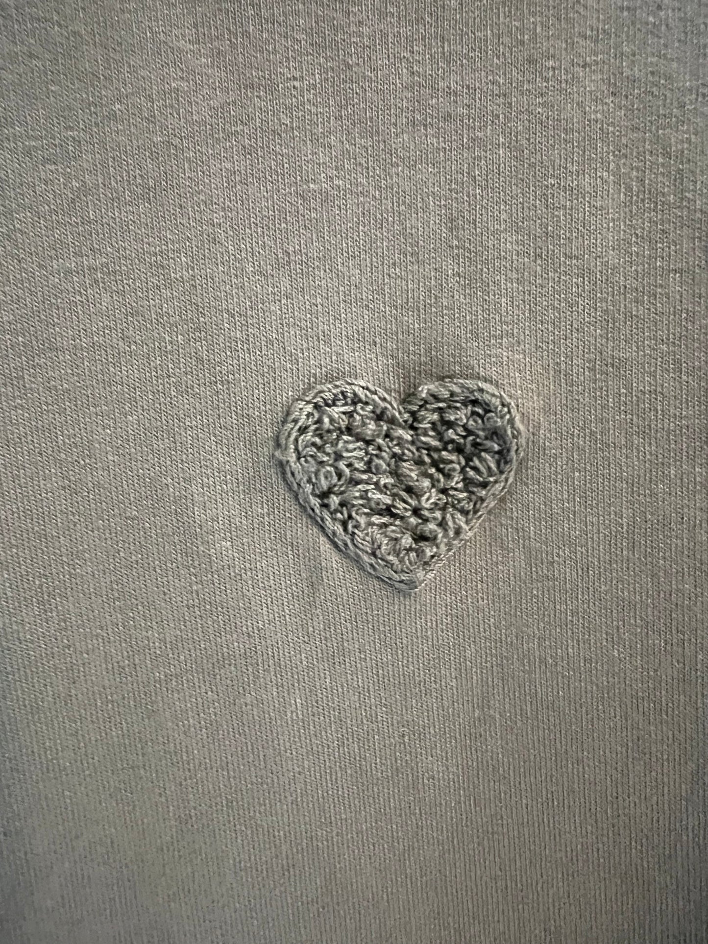 TEXTURED HEART APPLIQUE TOP KHAKI