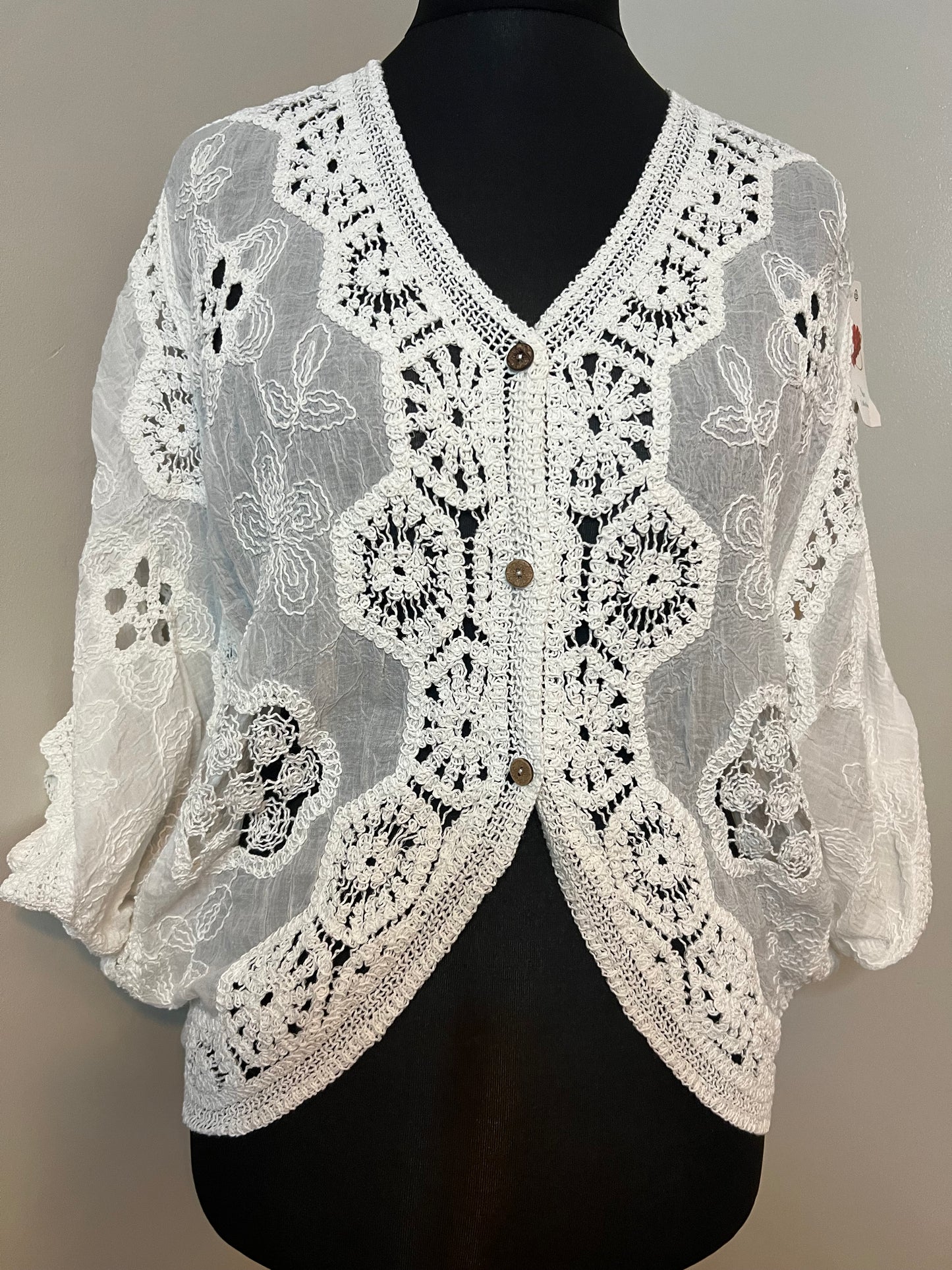 CROCHET/EMBROIDERED BATWING CARDI WHITE