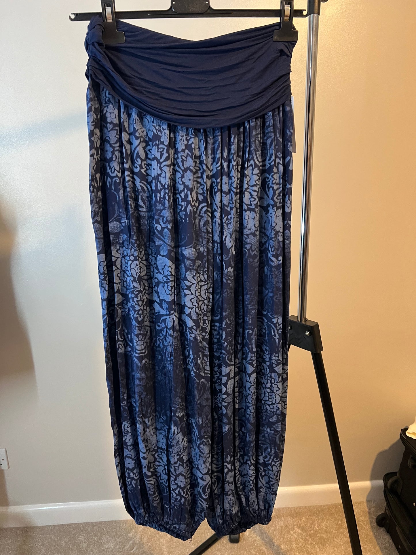 SUPER SOFT FLORAL HAREM PANTS NAVY