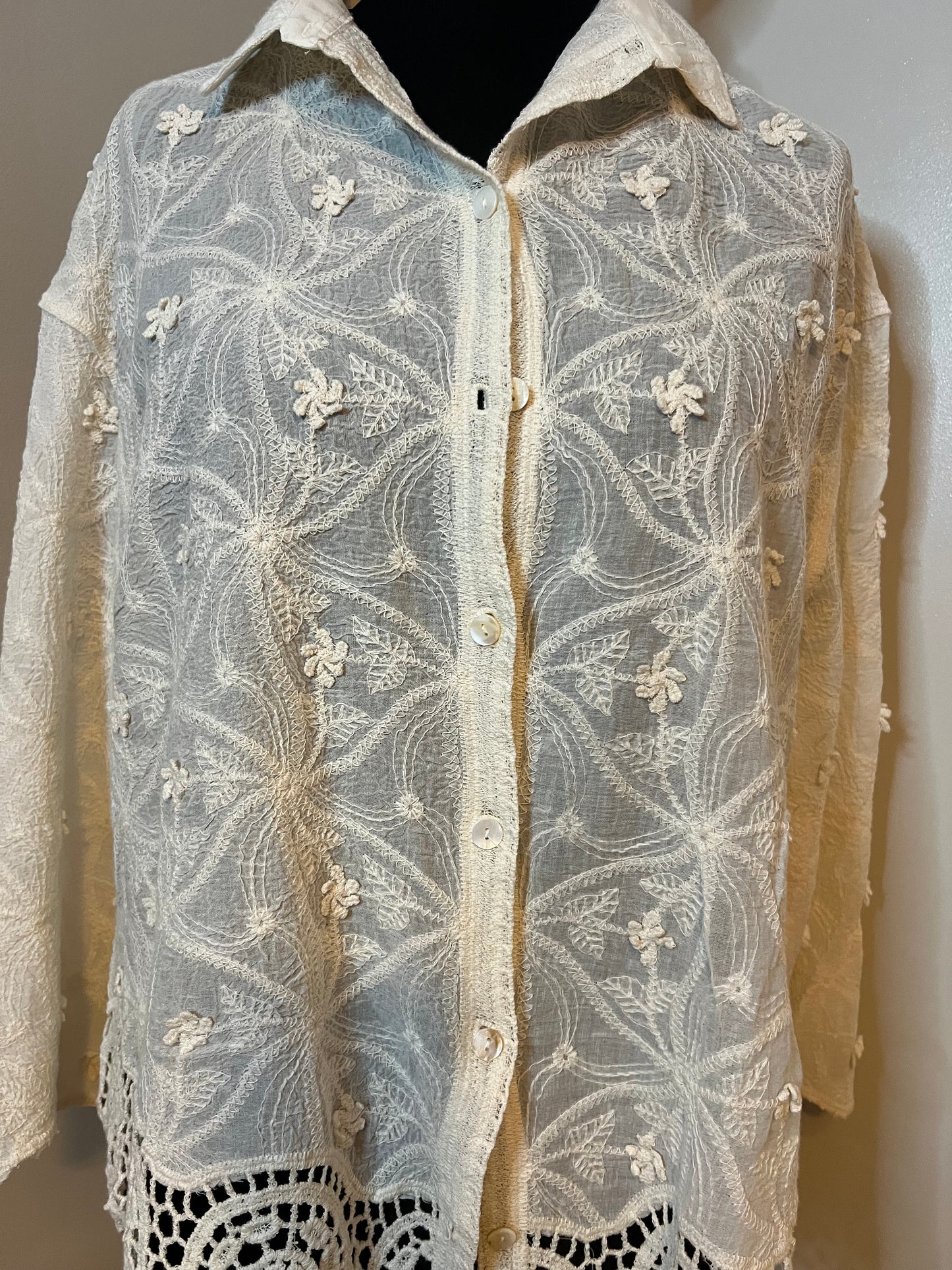 CROCHET HEM BUTTON UP SHIRT CREAM