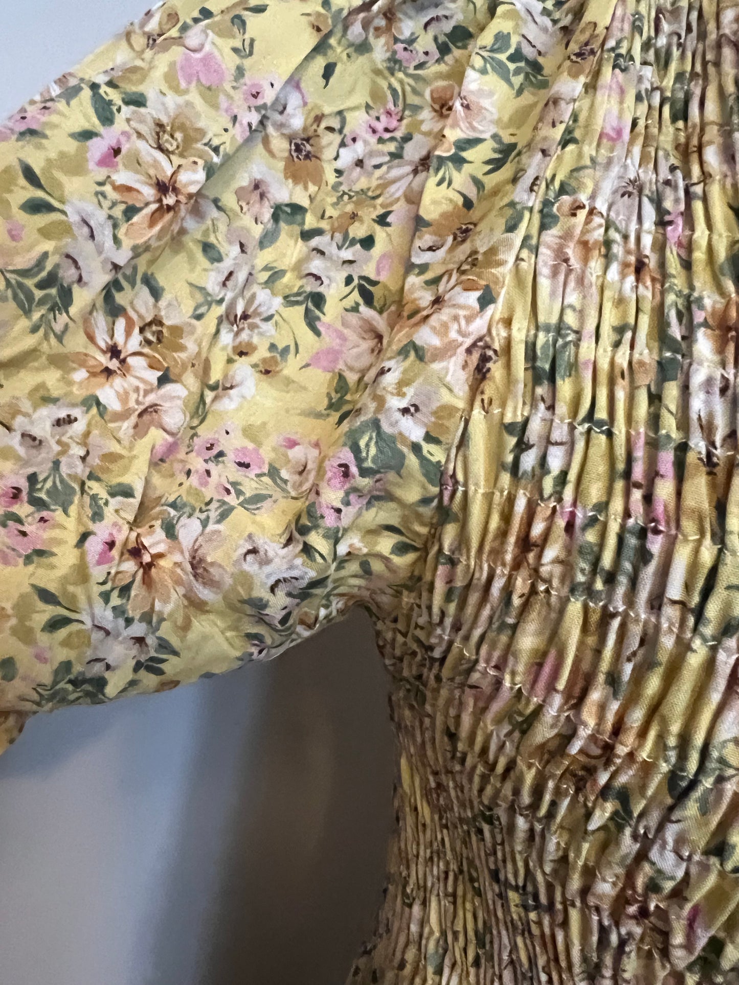 DITSY FLORAL SHIRRED DRESS DARK LEMON