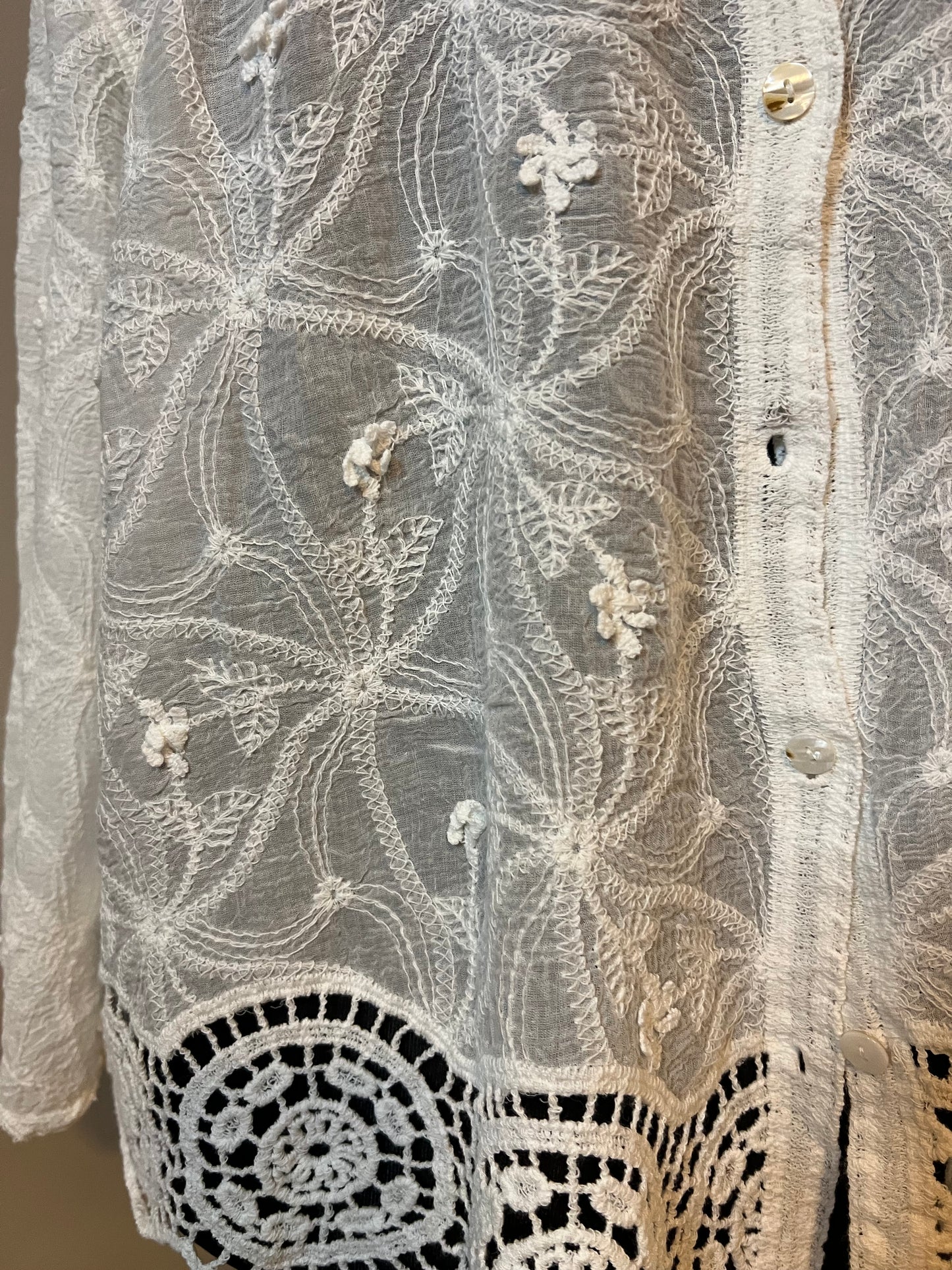 CROCHET HEM BUTTON UP SHIRT WHITE