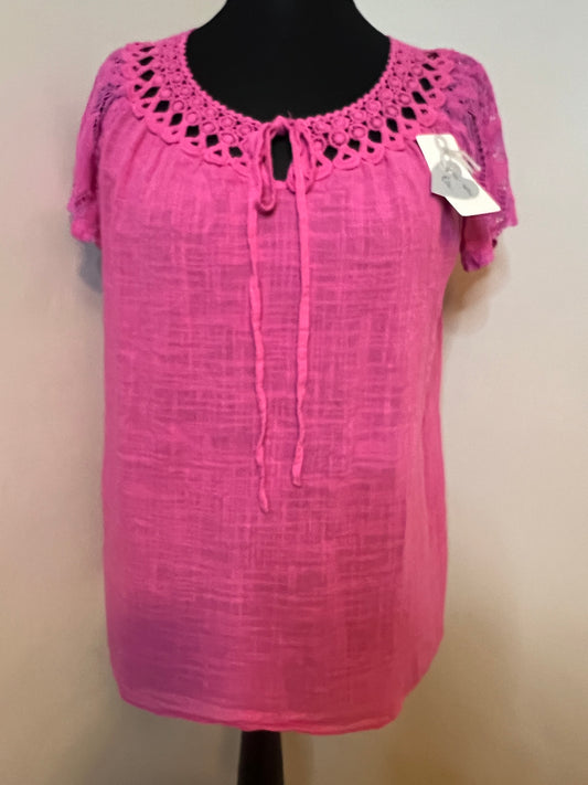 LACE SHORT SLEEVE COTTON TOP FUCHSIA