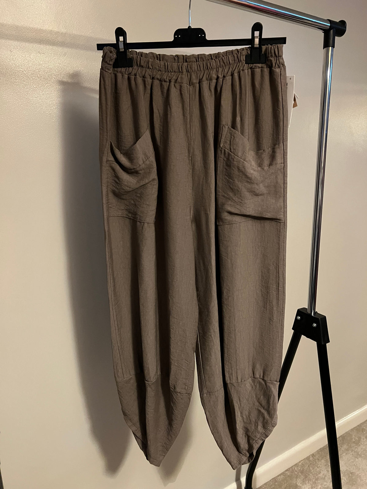 BARREL LEG TROUSER MOCHA