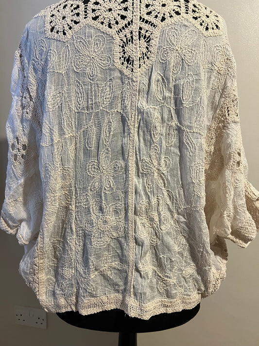 CROCHET/EMBROIDERED BATWING CARDI CREAM