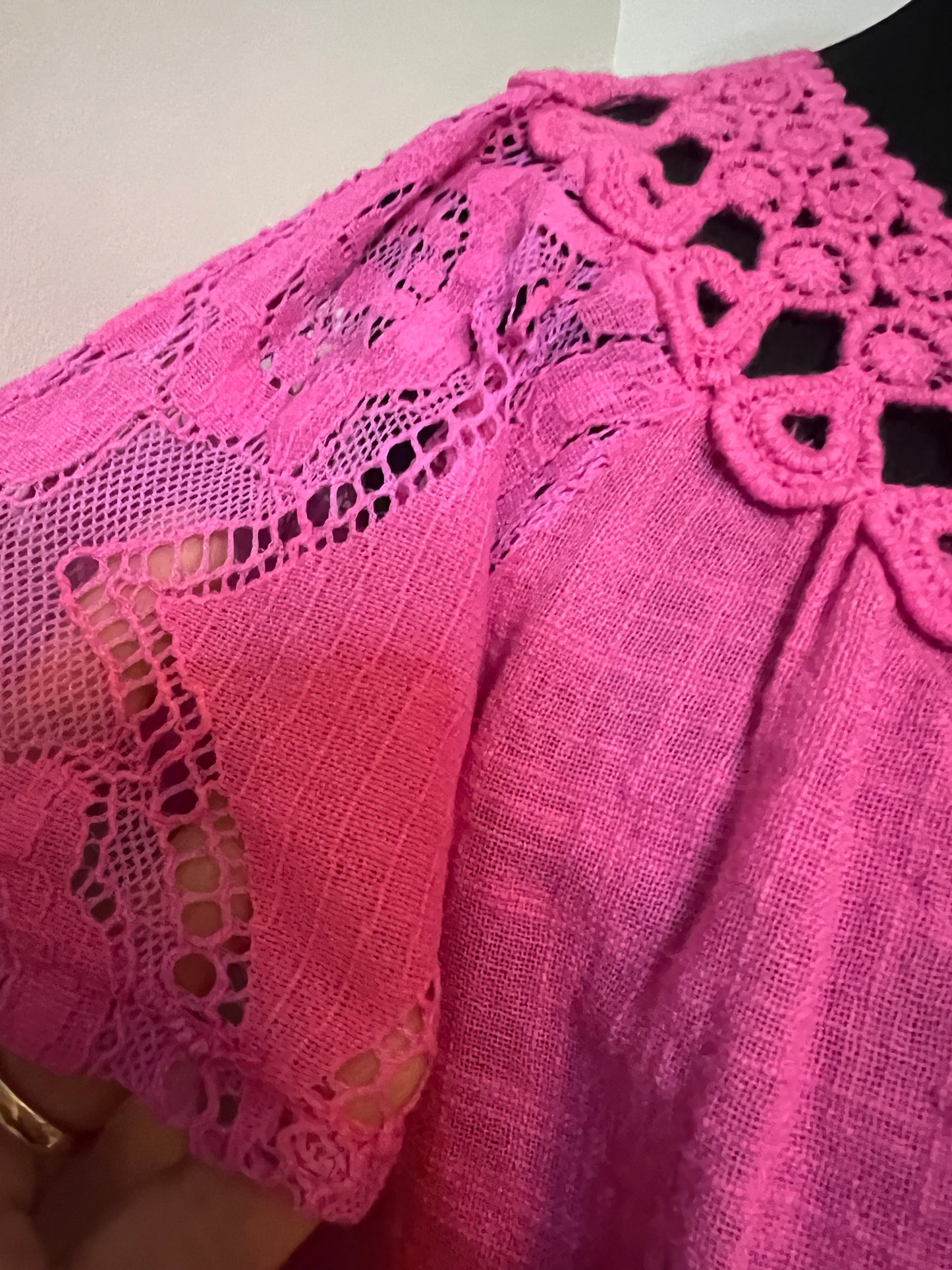 LACE SHORT SLEEVE COTTON TOP FUCHSIA