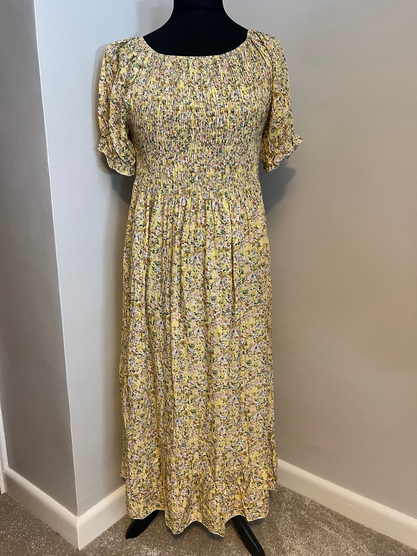 DITSY FLORAL SHIRRED DRESS DARK LEMON
