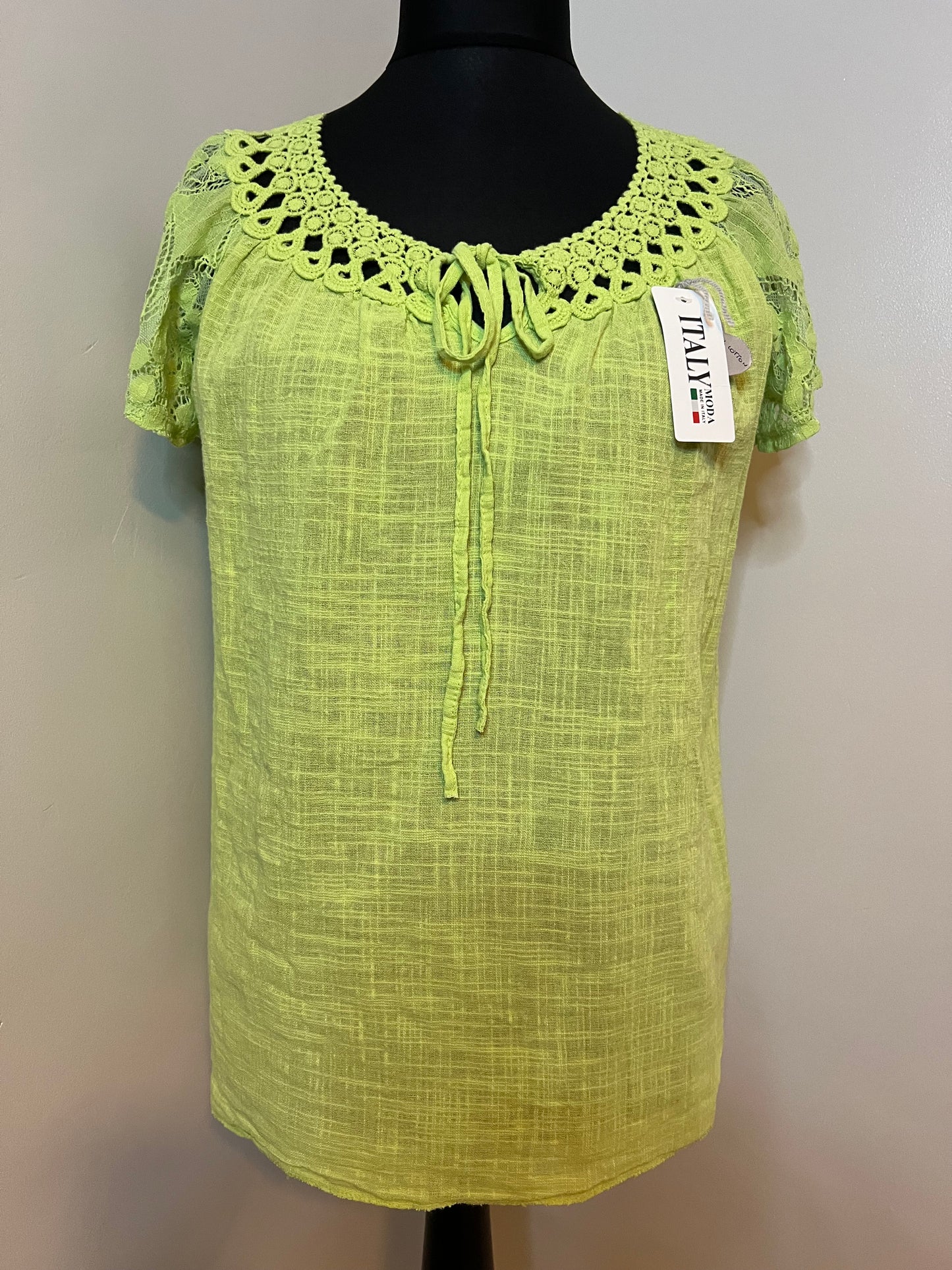 LACE SHORT SLEEVE COTTON TOP LIME