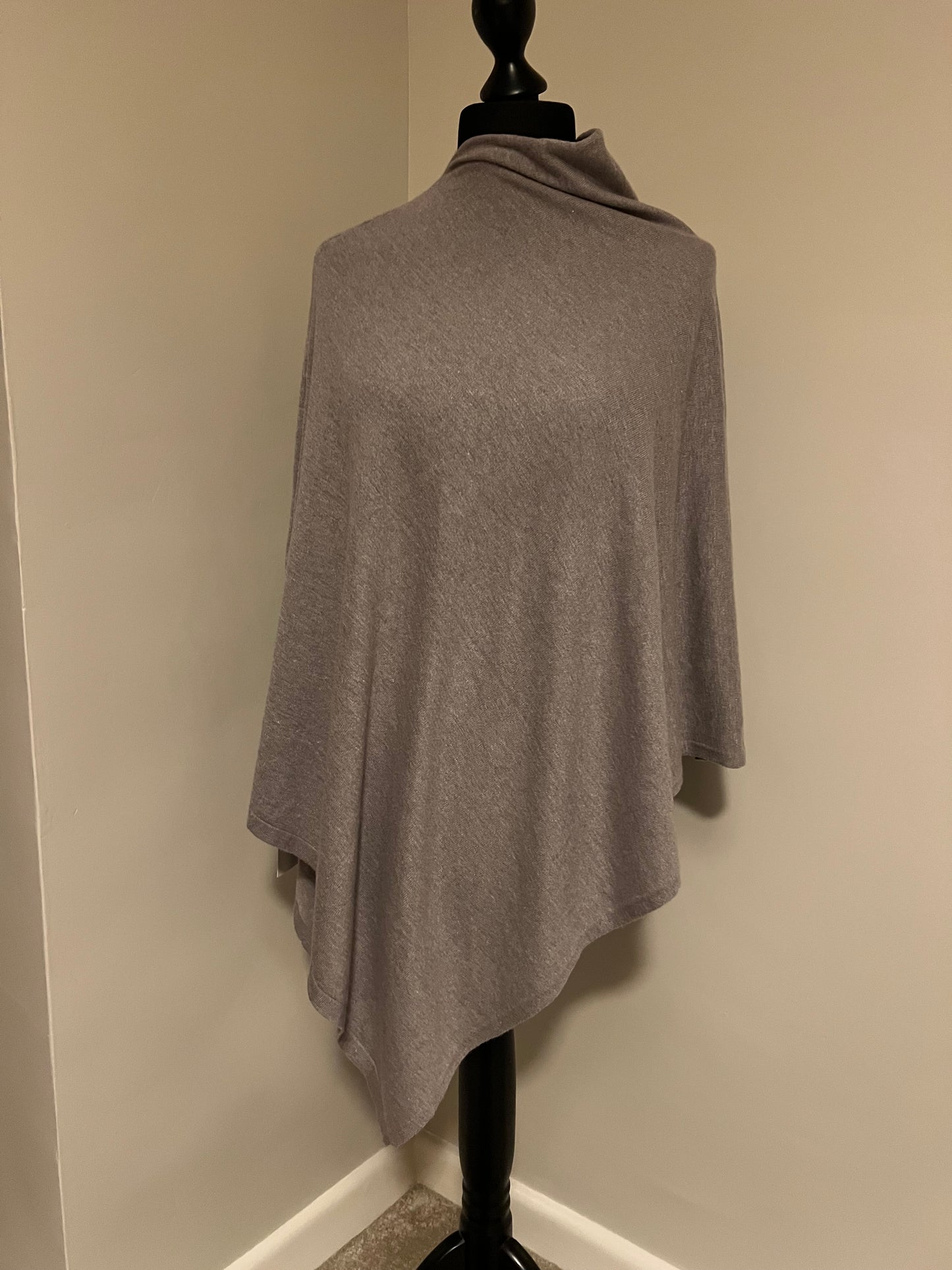 SOFT FINE KNIT PONCHO MOCHA