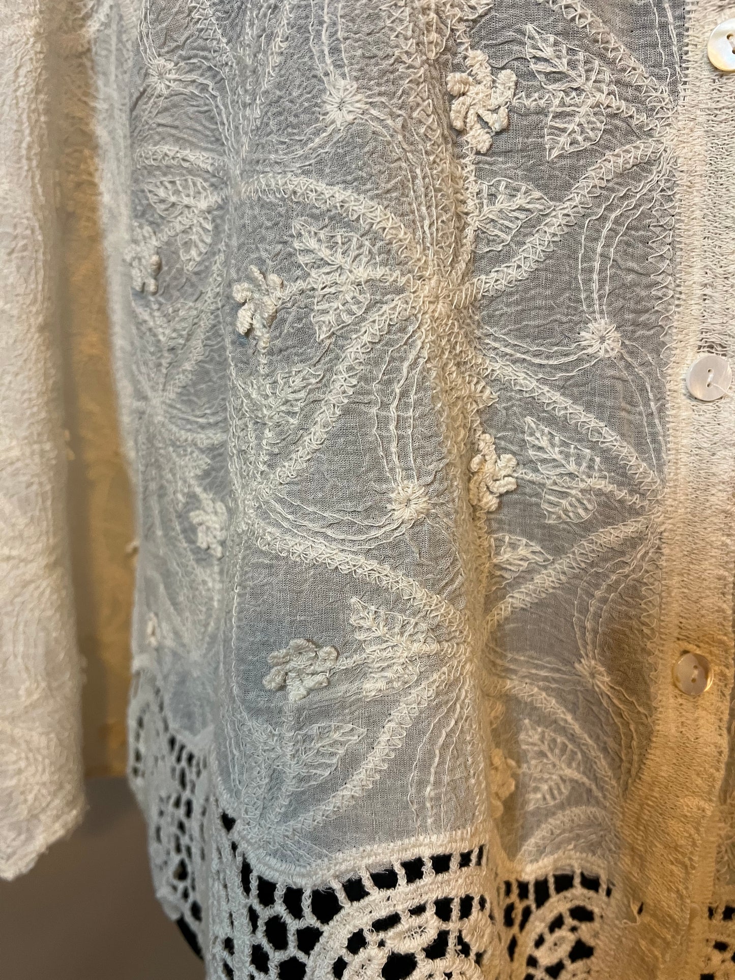 CROCHET HEM BUTTON UP SHIRT CREAM