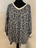 OVERSIZED ANIMAL PRINT FINE KNIT GREY