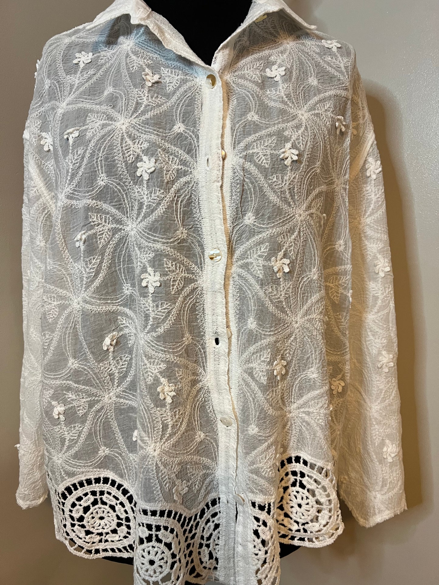 CROCHET HEM BUTTON UP SHIRT WHITE