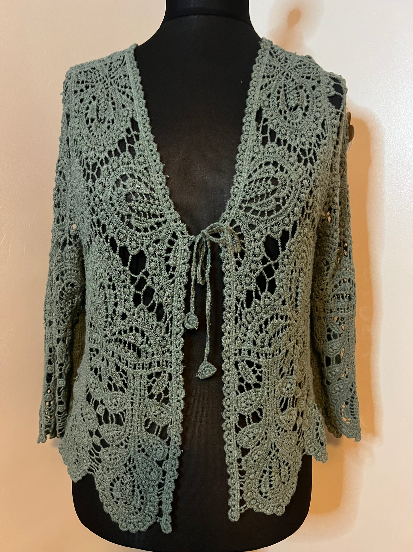 CROCHET TIE CARDI KHAKI