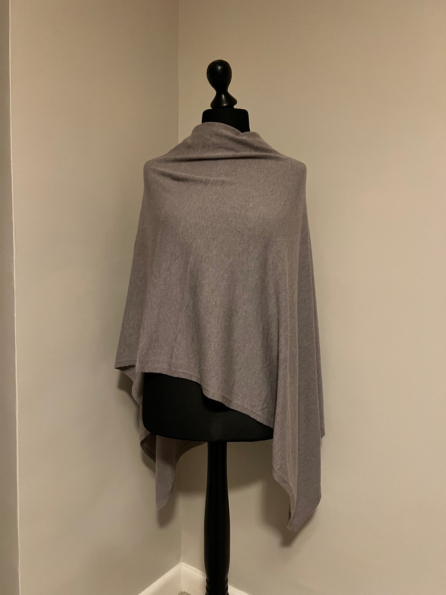 SOFT FINE KNIT PONCHO MOCHA