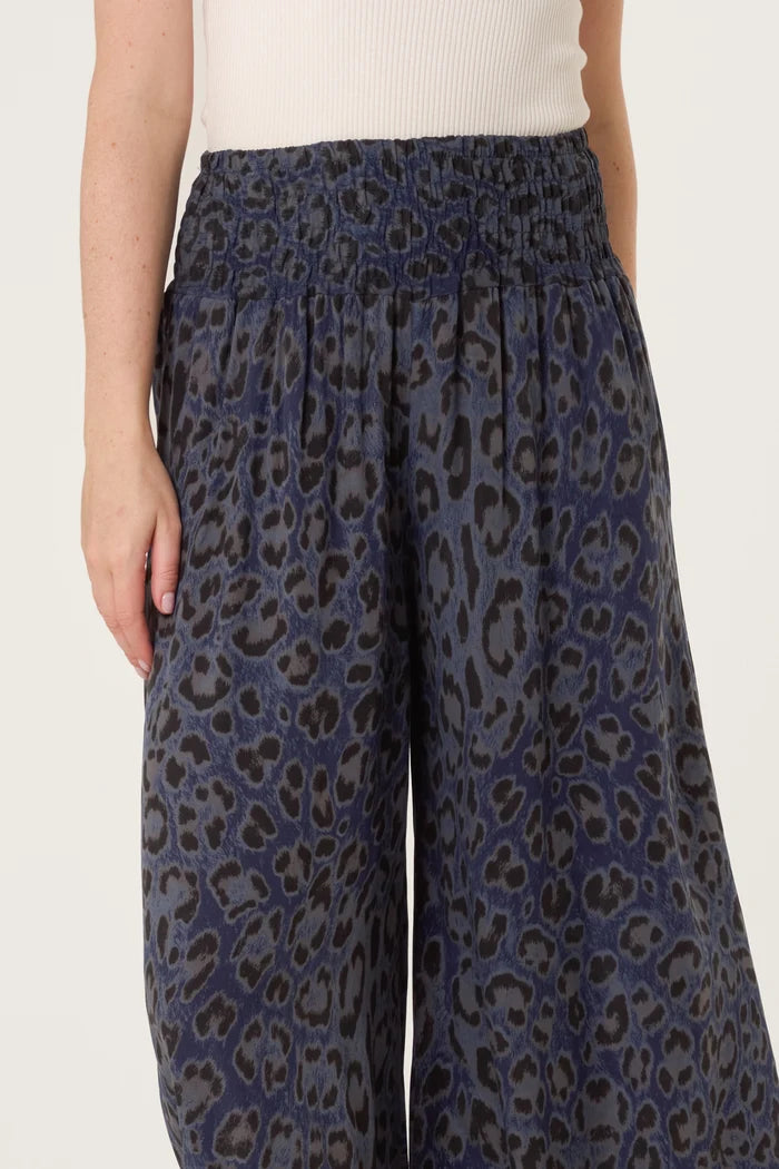 ANIMAL PRINT PALAZZO TROUSERS IN NAVY